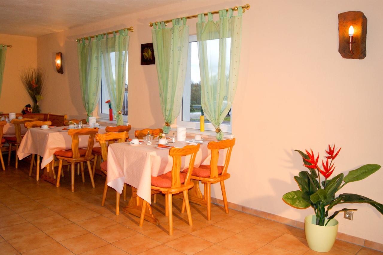 Hotel Schonunger Bucht Waigolshausen エクステリア 写真
